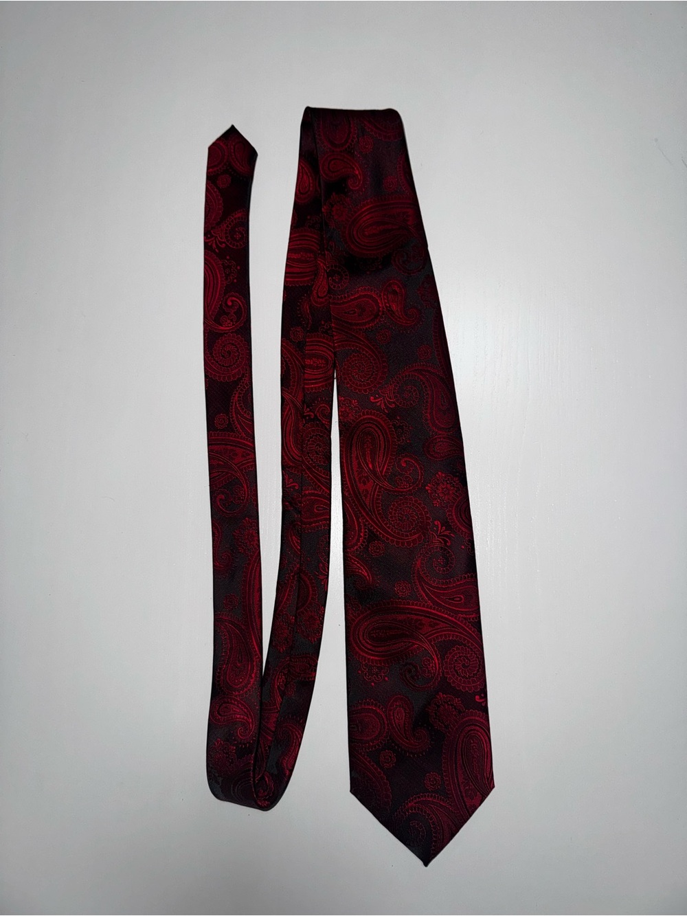 Alexander Julian Colours Men’s Woven Polyester Paisley Pointed Tie Black Red